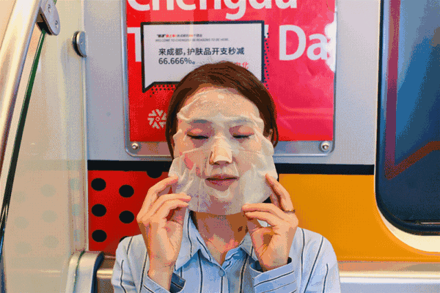 2018成都地鐵1號(hào)線“蓉漂·人才”主題列車內(nèi)景特色