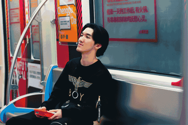 2018成都地鐵1號(hào)線“蓉漂·人才”主題列車內(nèi)景特色