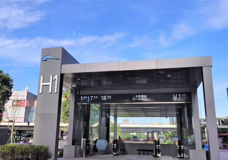 成都地鐵18號線火車南站出入口